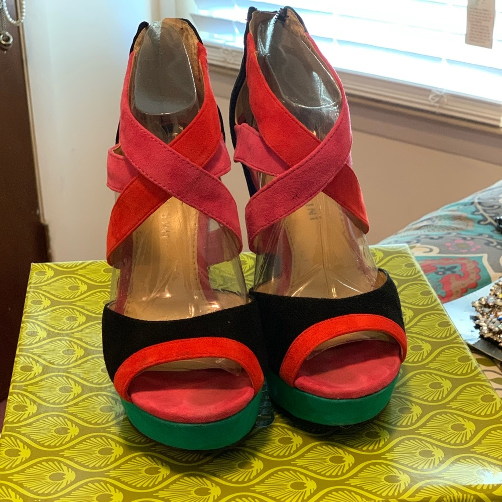 Color block wedges